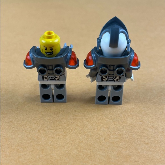 LEGO Nexo Knights Lance Flat Silver Visor Armor nex001 Minifigure Lot of 2 2” - Picture 3 of 6
